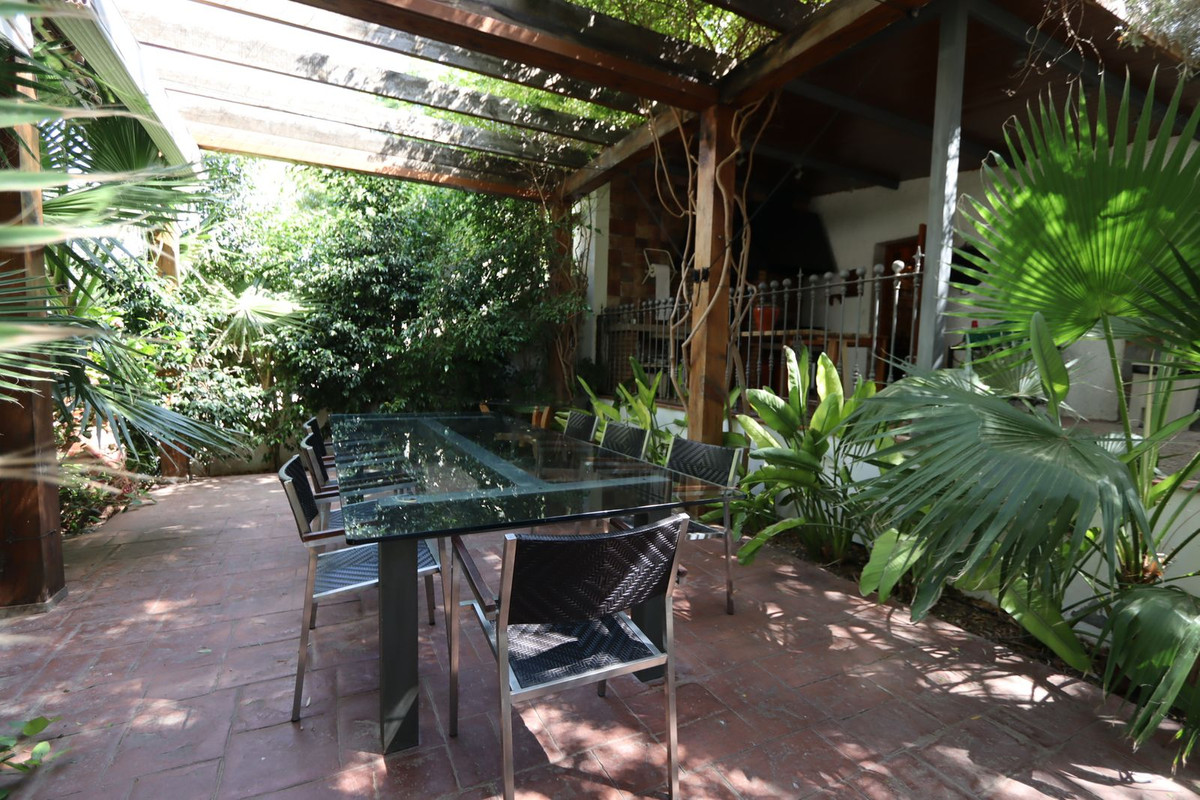 7 Bed Townhouse for sale in Mutxamel Costa Blanca, Alicante, Spain