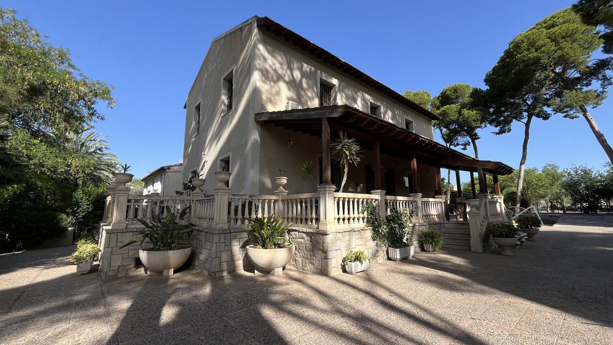 7 Bed Townhouse for sale in Mutxamel Costa Blanca, Alicante, Spain