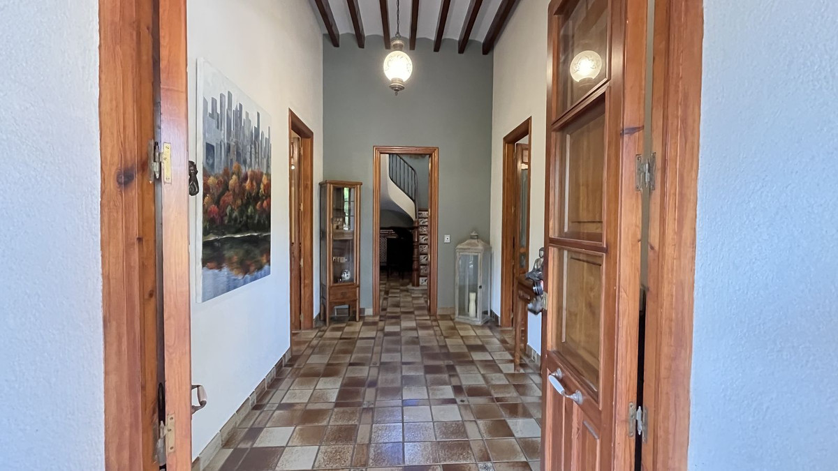 7 Bed Townhouse for sale in Mutxamel Costa Blanca, Alicante, Spain