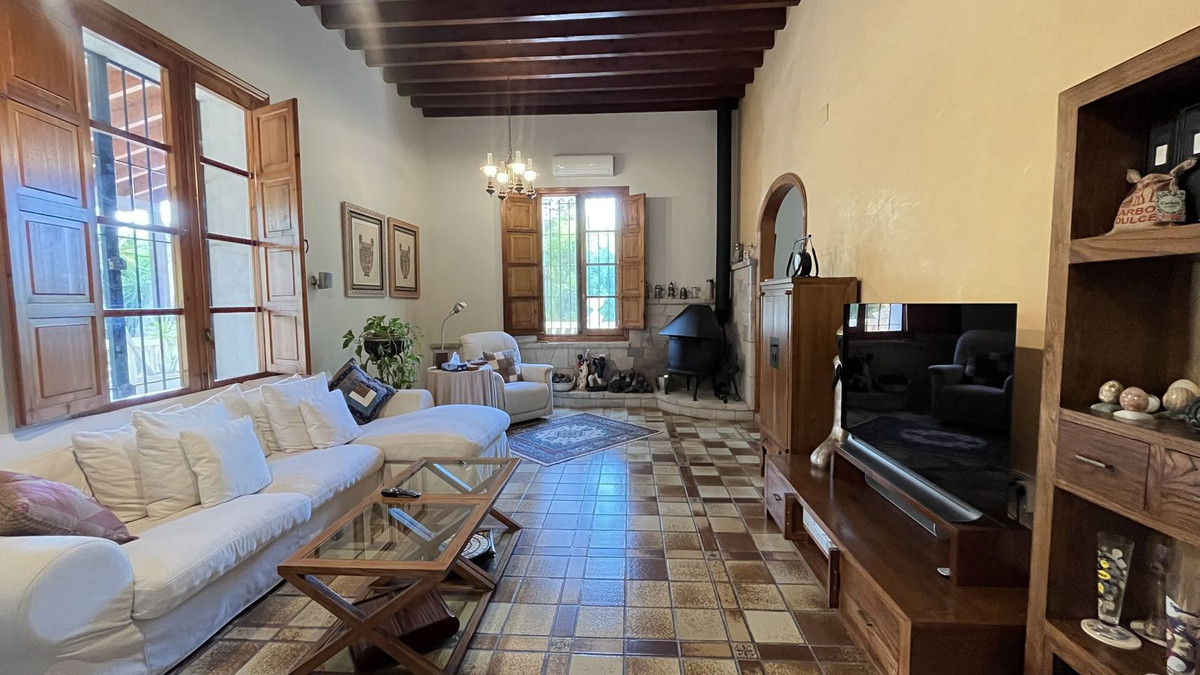 7 Bed Townhouse for sale in Mutxamel Costa Blanca, Alicante, Spain