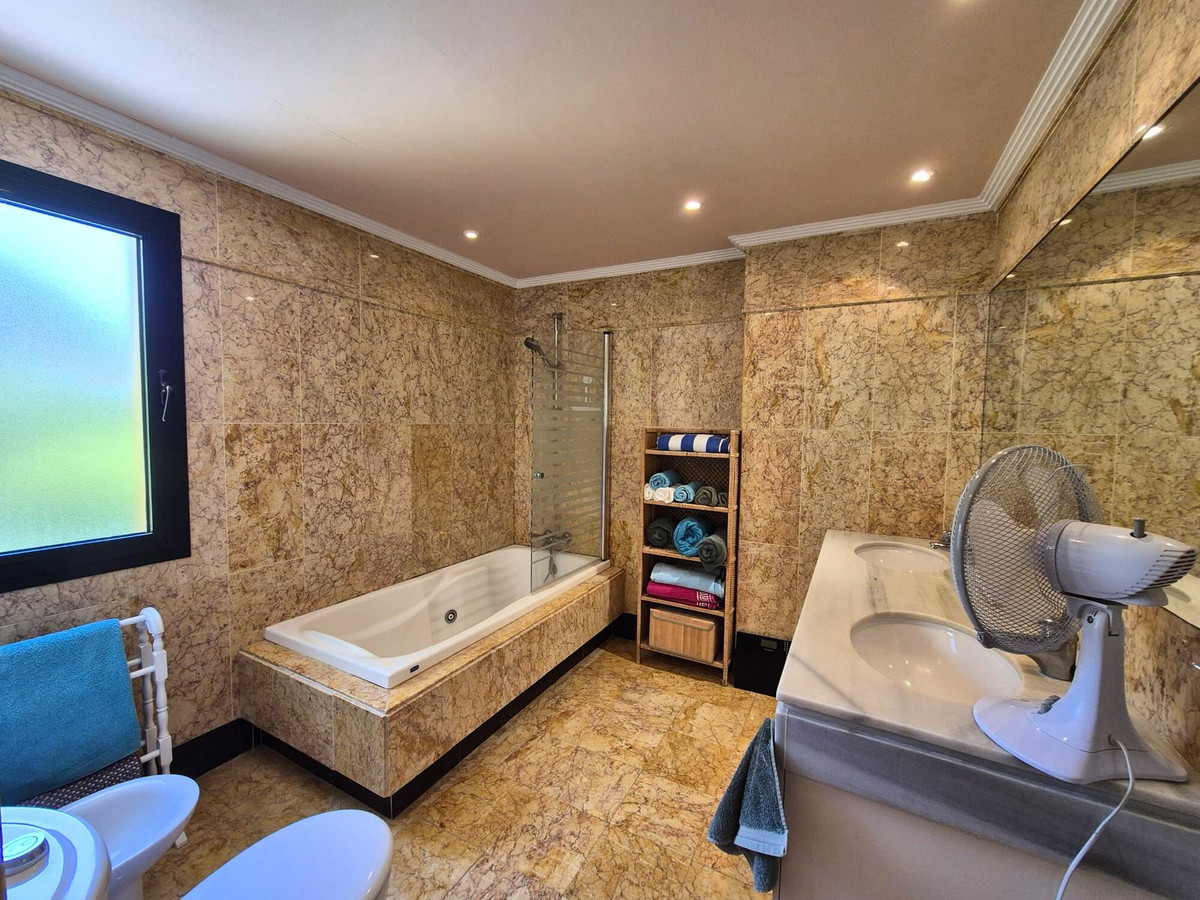 Se vende Ático de 2 dormitorios en Costa Del Sol, Cadiz, España