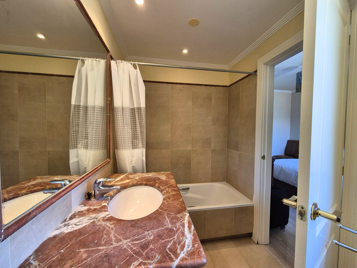Se vende Ático de 2 dormitorios en Costa Del Sol, Cadiz, España