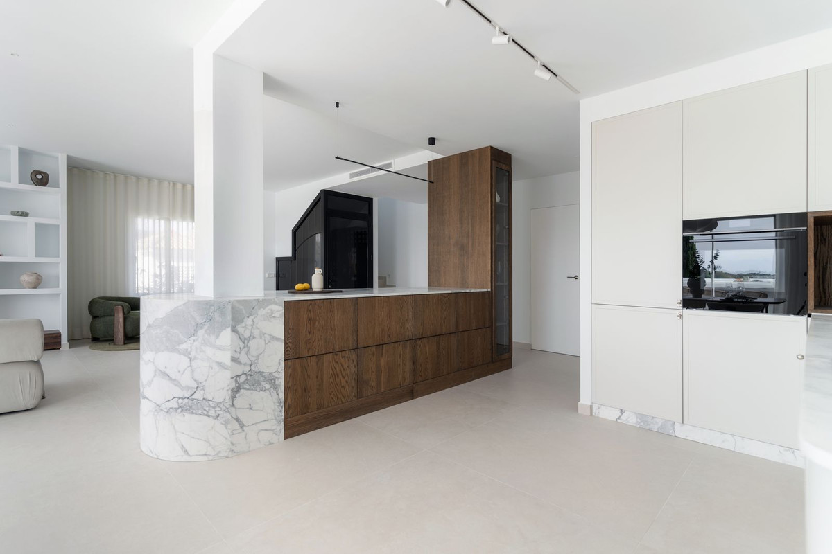 3 Bed Apartment for sale in Nueva Andalucía Costa Del Sol, Málaga, Spain