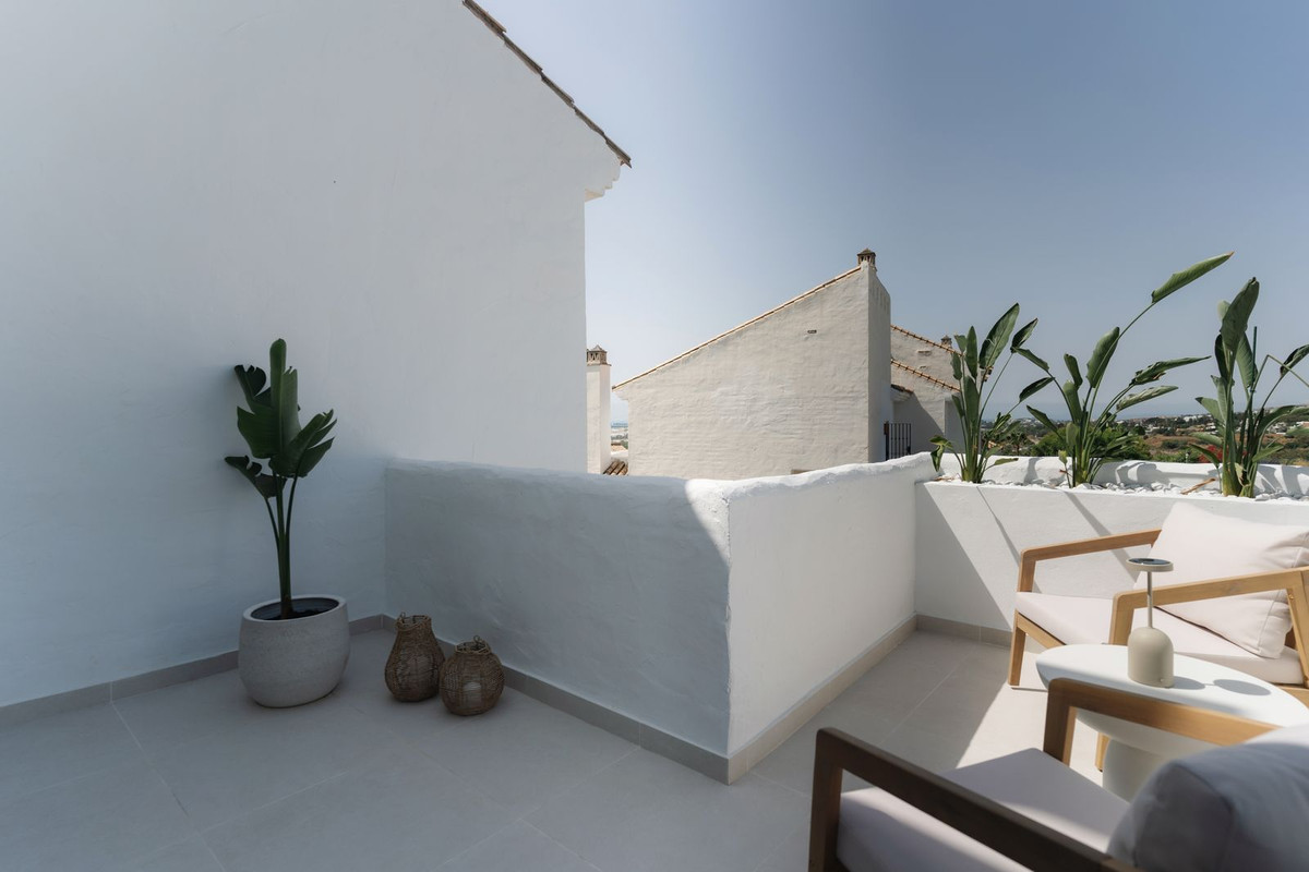 3 Bed Apartment for sale in Nueva Andalucía Costa Del Sol, Málaga, Spain