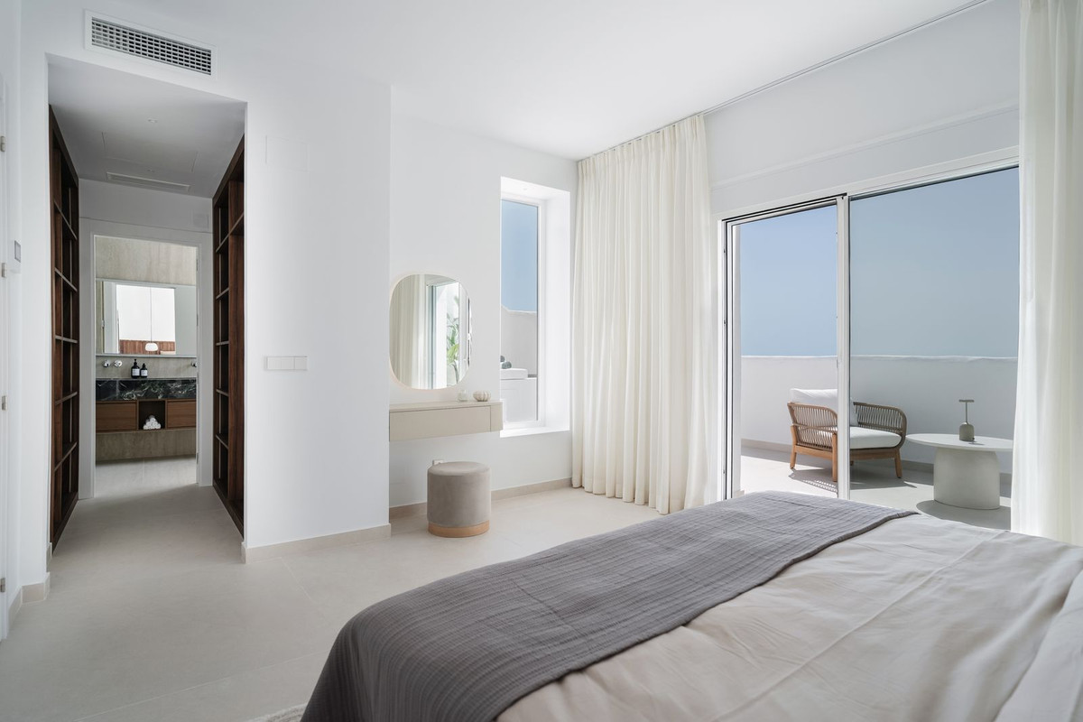 3 Bed Apartment for sale in Nueva Andalucía Costa Del Sol, Málaga, Spain