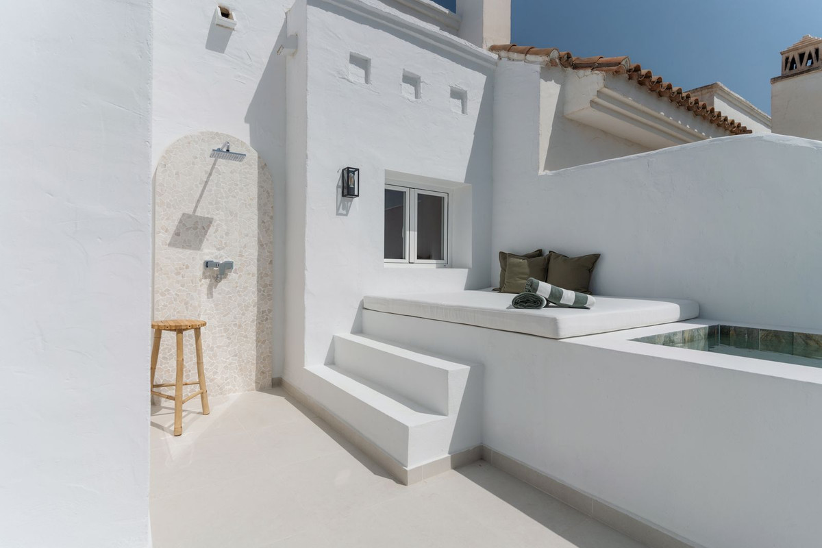 3 Bed Apartment for sale in Nueva Andalucía Costa Del Sol, Málaga, Spain