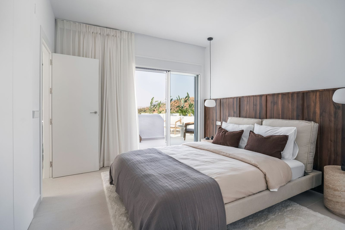 3 Bed Apartment for sale in Nueva Andalucía Costa Del Sol, Málaga, Spain