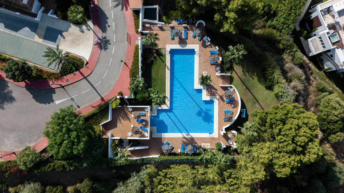 3 Bed Apartment for sale in Nueva Andalucía Costa Del Sol, Málaga, Spain