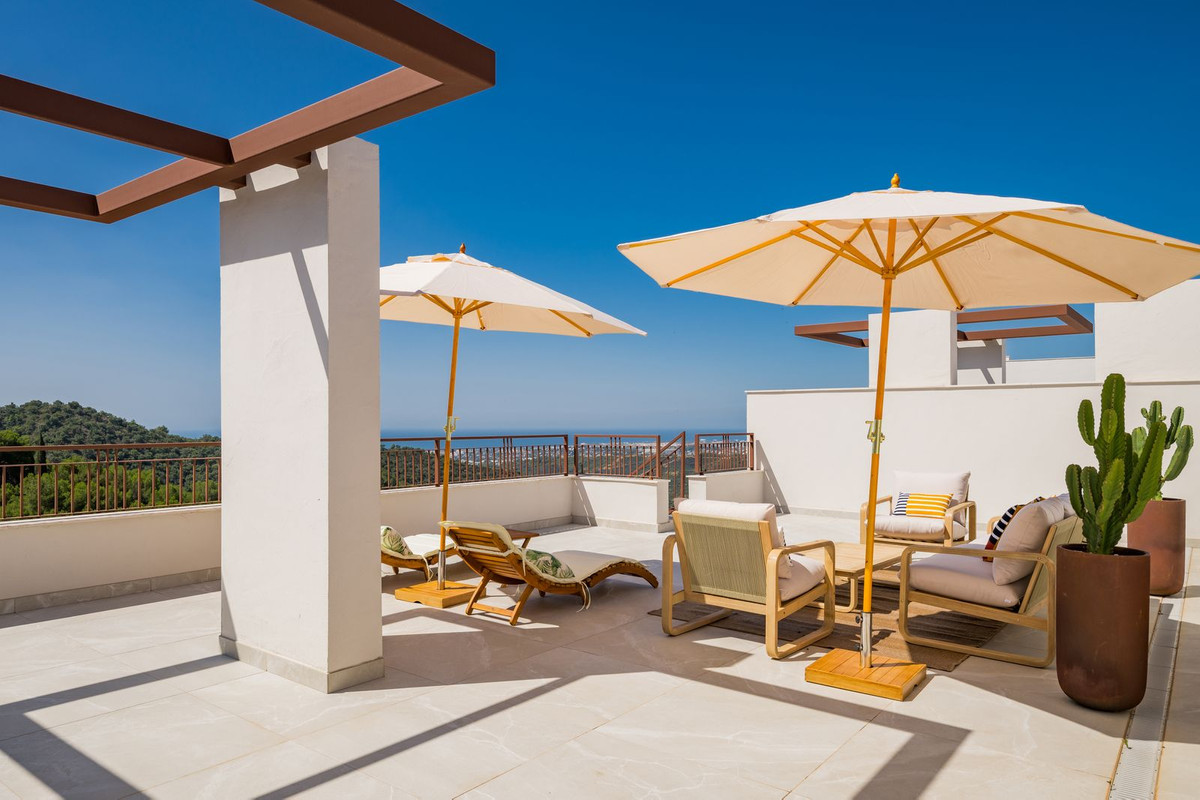3 Bed Apartment for sale in Istán Costa Del Sol, Málaga, Spain
