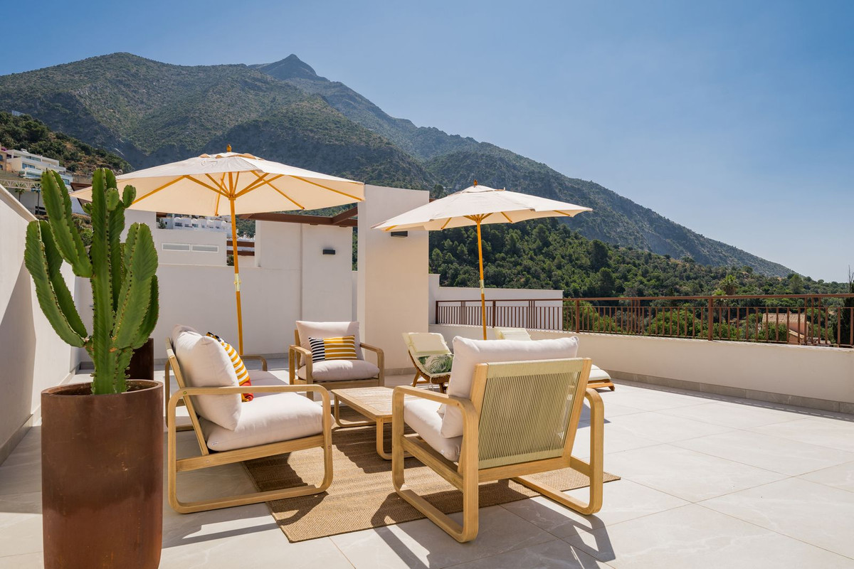 3 Bed Apartment for sale in Istán Costa Del Sol, Málaga, Spain