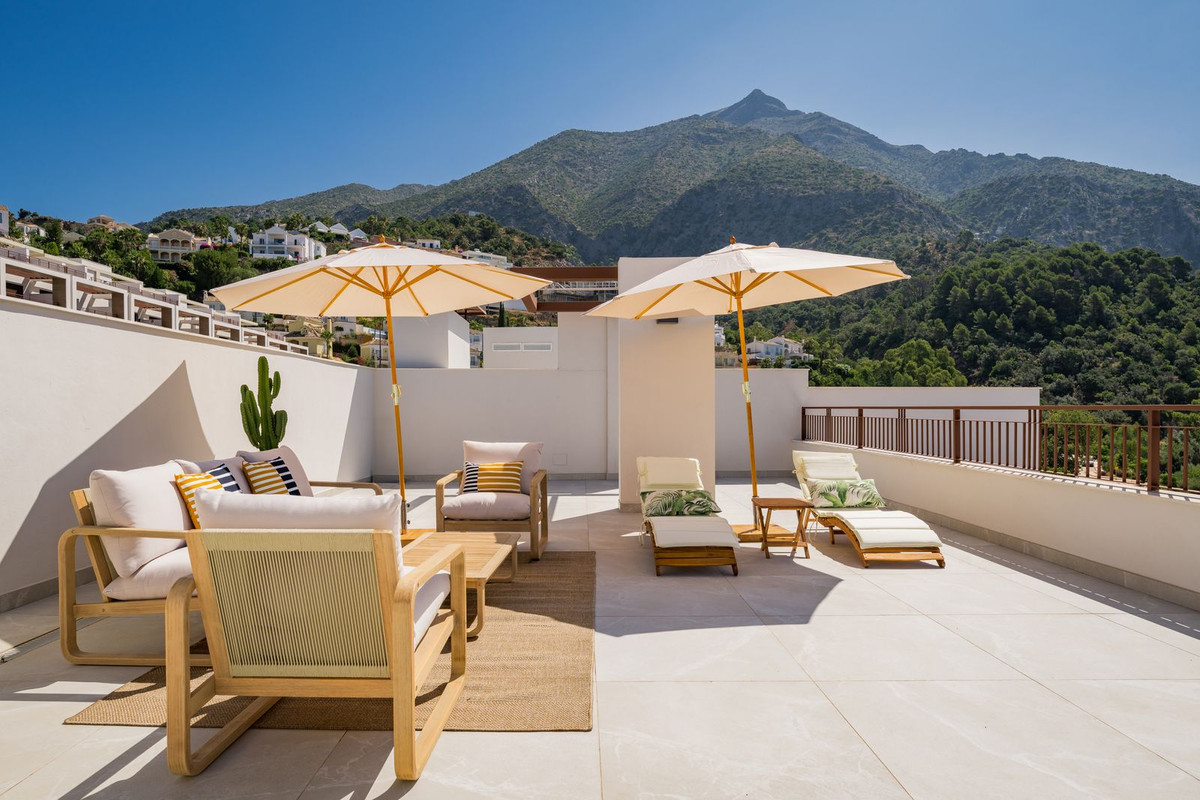 3 Bed Apartment for sale in Istán Costa Del Sol, Málaga, Spain