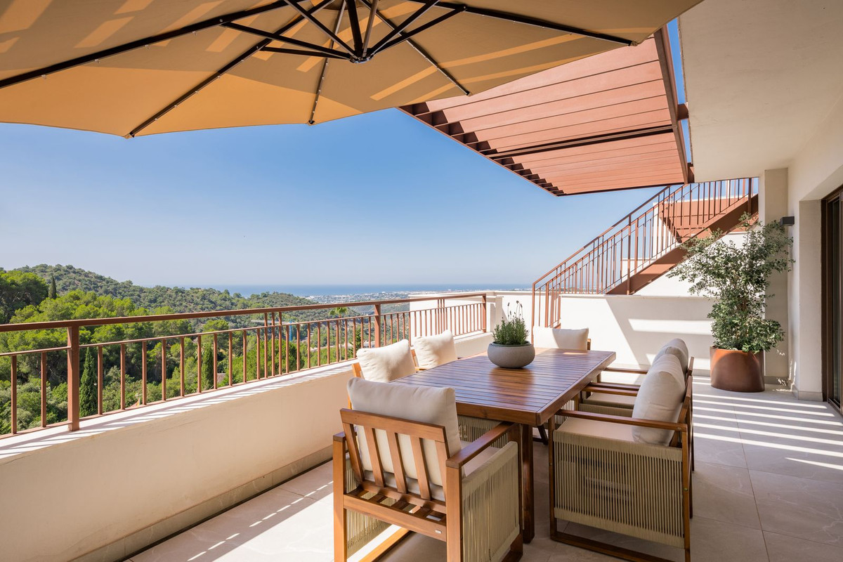 3 Bed Apartment for sale in Istán Costa Del Sol, Málaga, Spain