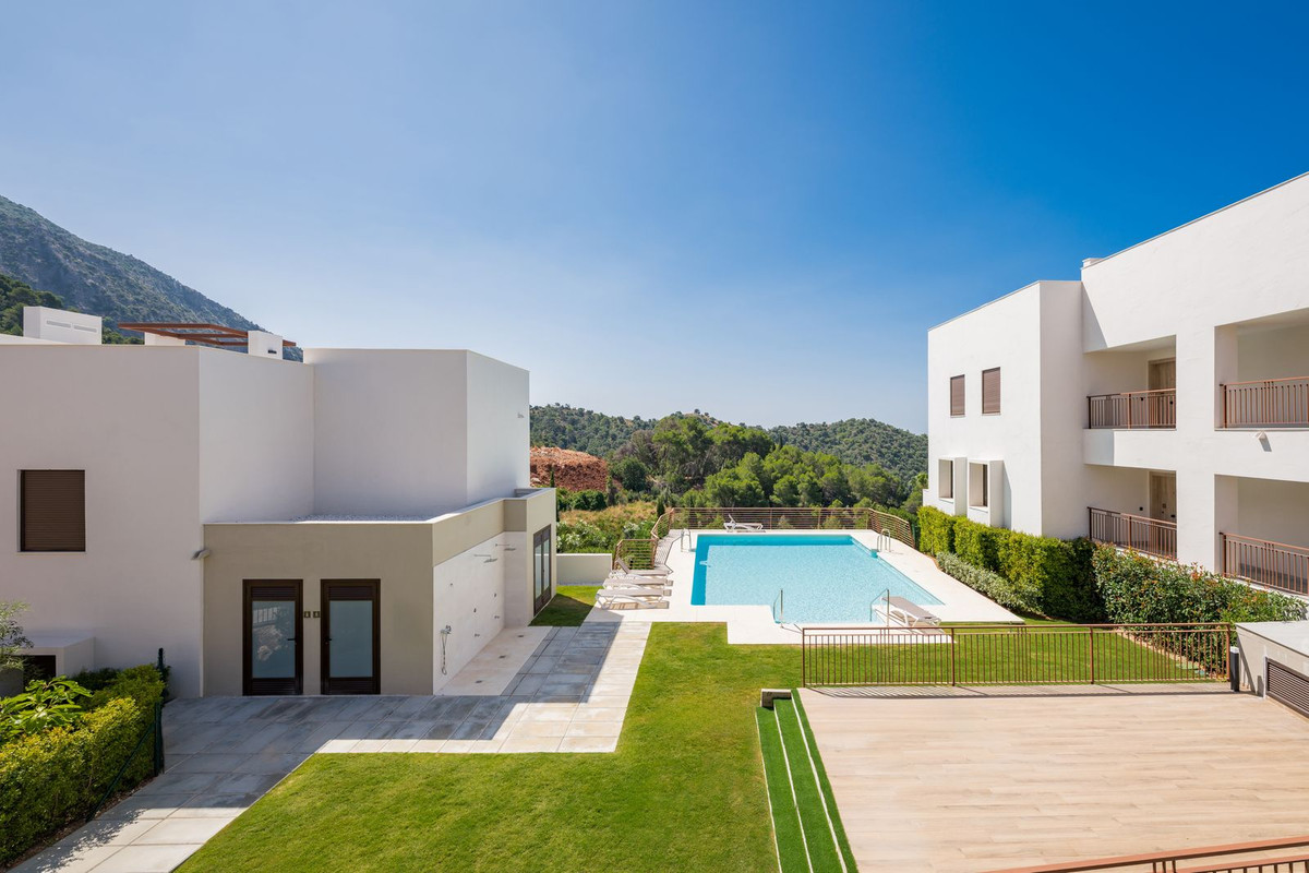 3 Bed Apartment for sale in Istán Costa Del Sol, Málaga, Spain