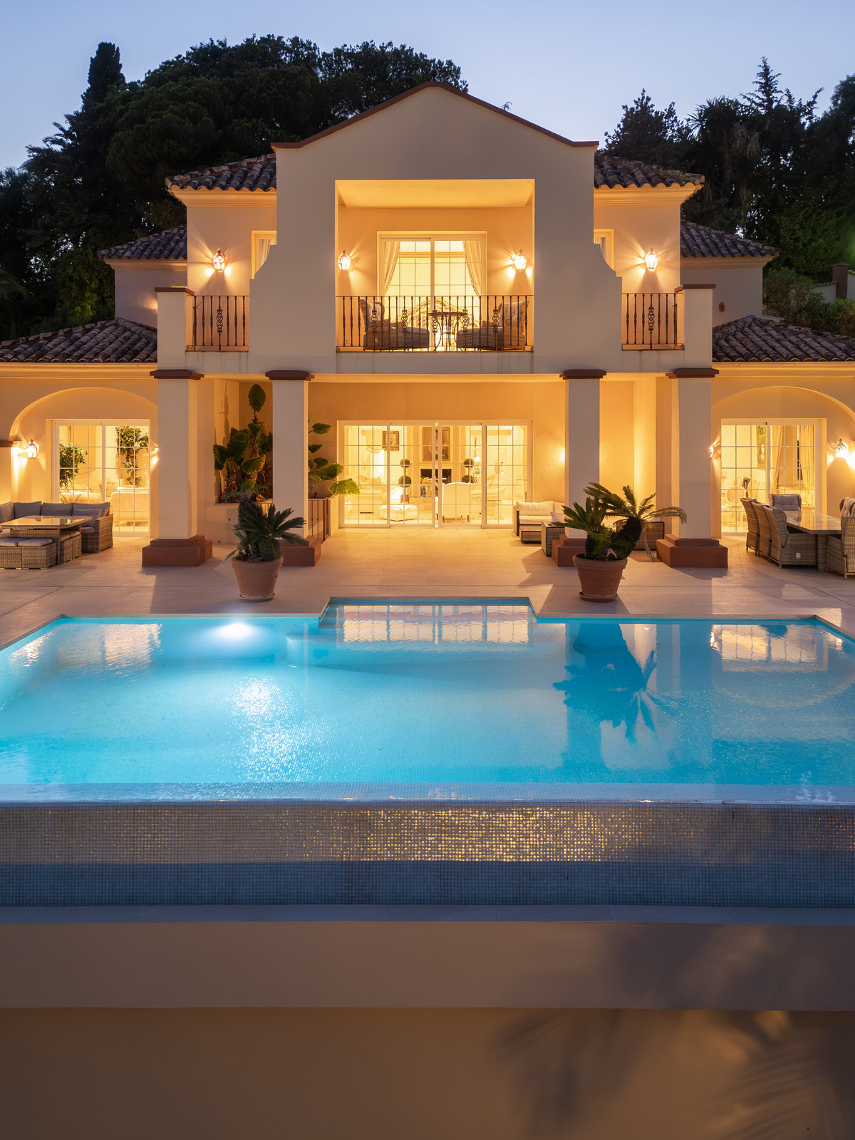 5 Bed Townhouse for sale in Benahavís Costa Del Sol, Málaga, Spain