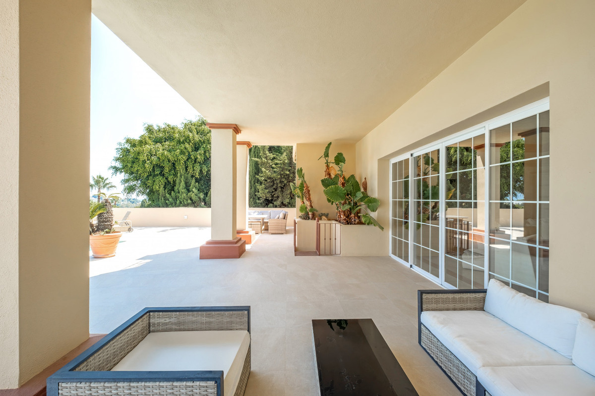 5 Bed Townhouse for sale in Benahavís Costa Del Sol, Málaga, Spain
