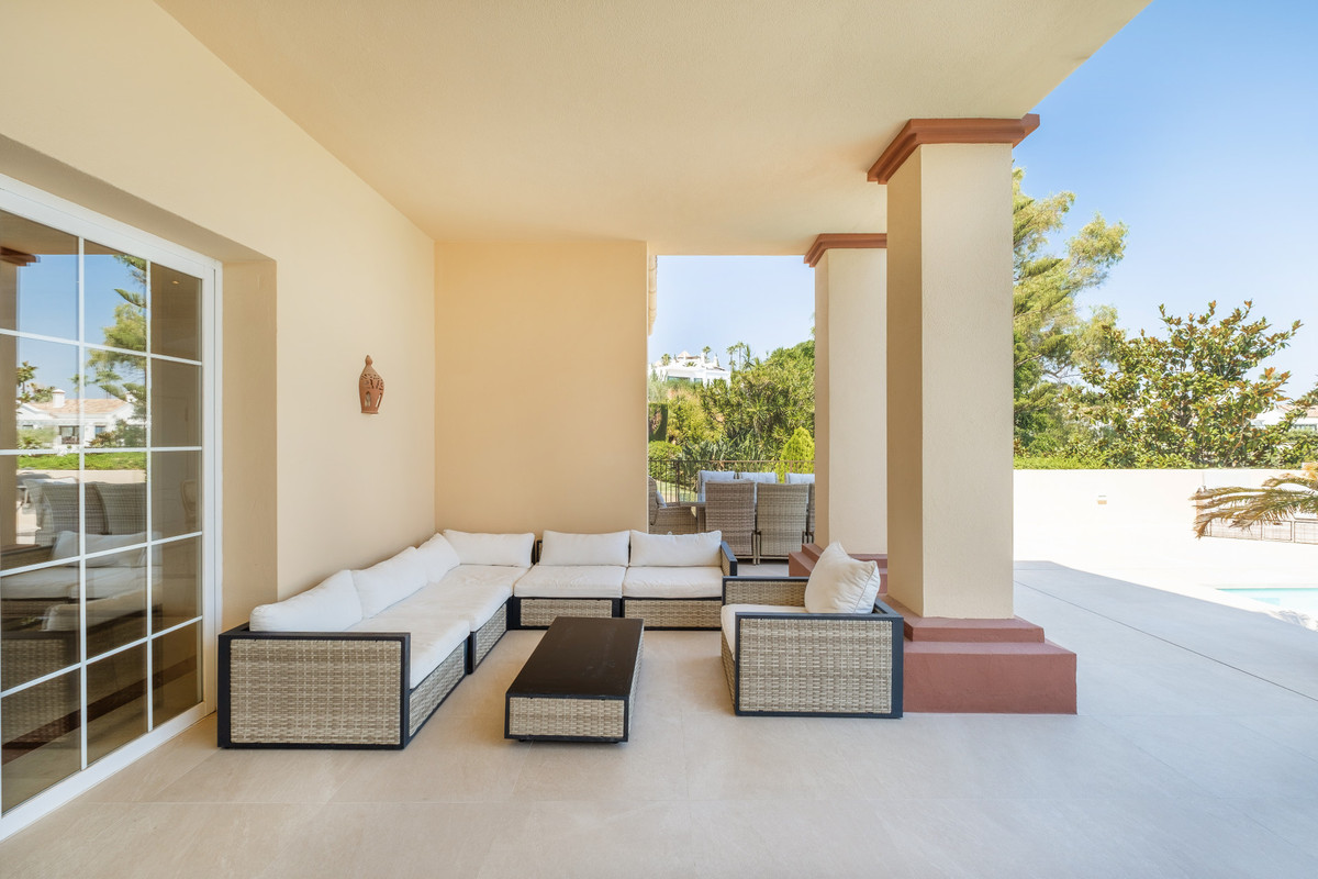 5 Bed Townhouse for sale in Benahavís Costa Del Sol, Málaga, Spain