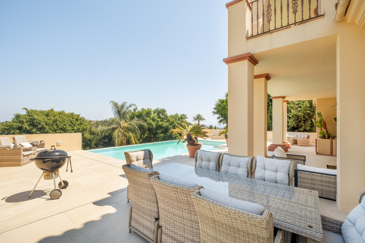5 Bed Townhouse for sale in Benahavís Costa Del Sol, Málaga, Spain
