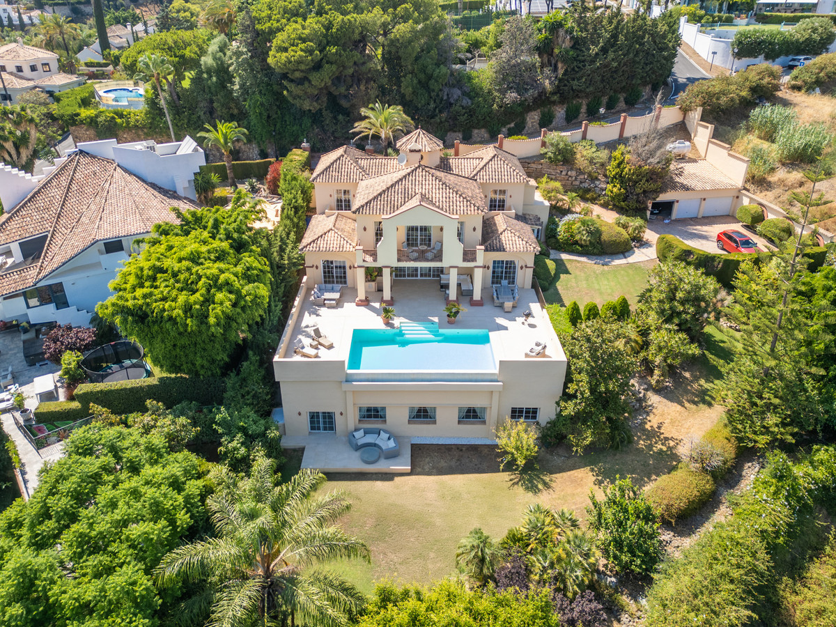 5 Bed Townhouse for sale in Benahavís Costa Del Sol, Málaga, Spain