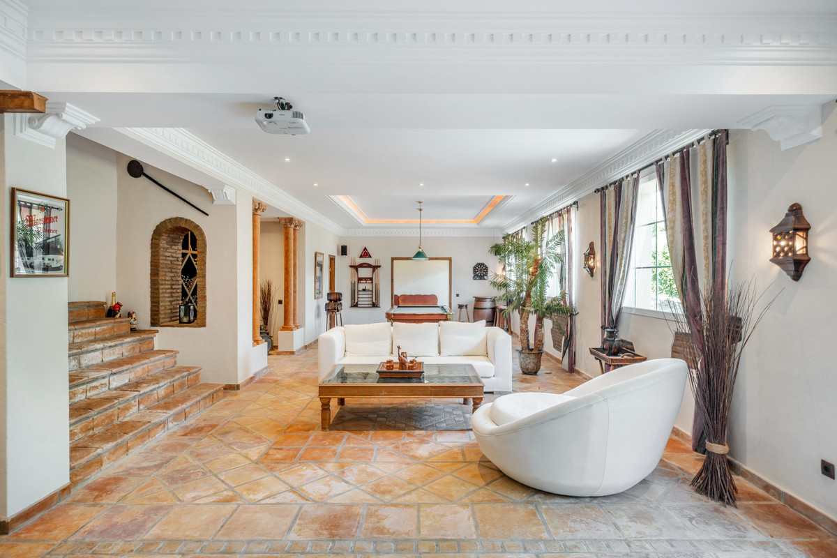 5 Bed Townhouse for sale in Benahavís Costa Del Sol, Málaga, Spain