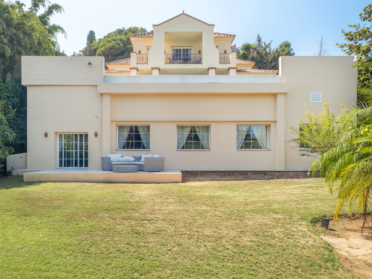 5 Bed Townhouse for sale in Benahavís Costa Del Sol, Málaga, Spain