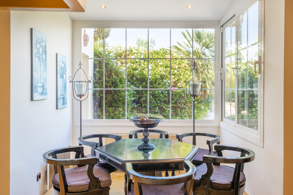 5 Bed Townhouse for sale in Benahavís Costa Del Sol, Málaga, Spain