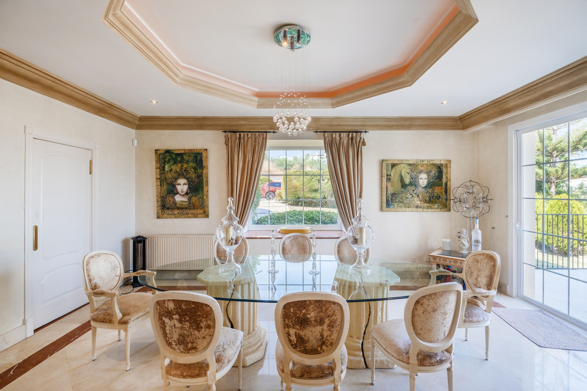 5 Bed Townhouse for sale in Benahavís Costa Del Sol, Málaga, Spain