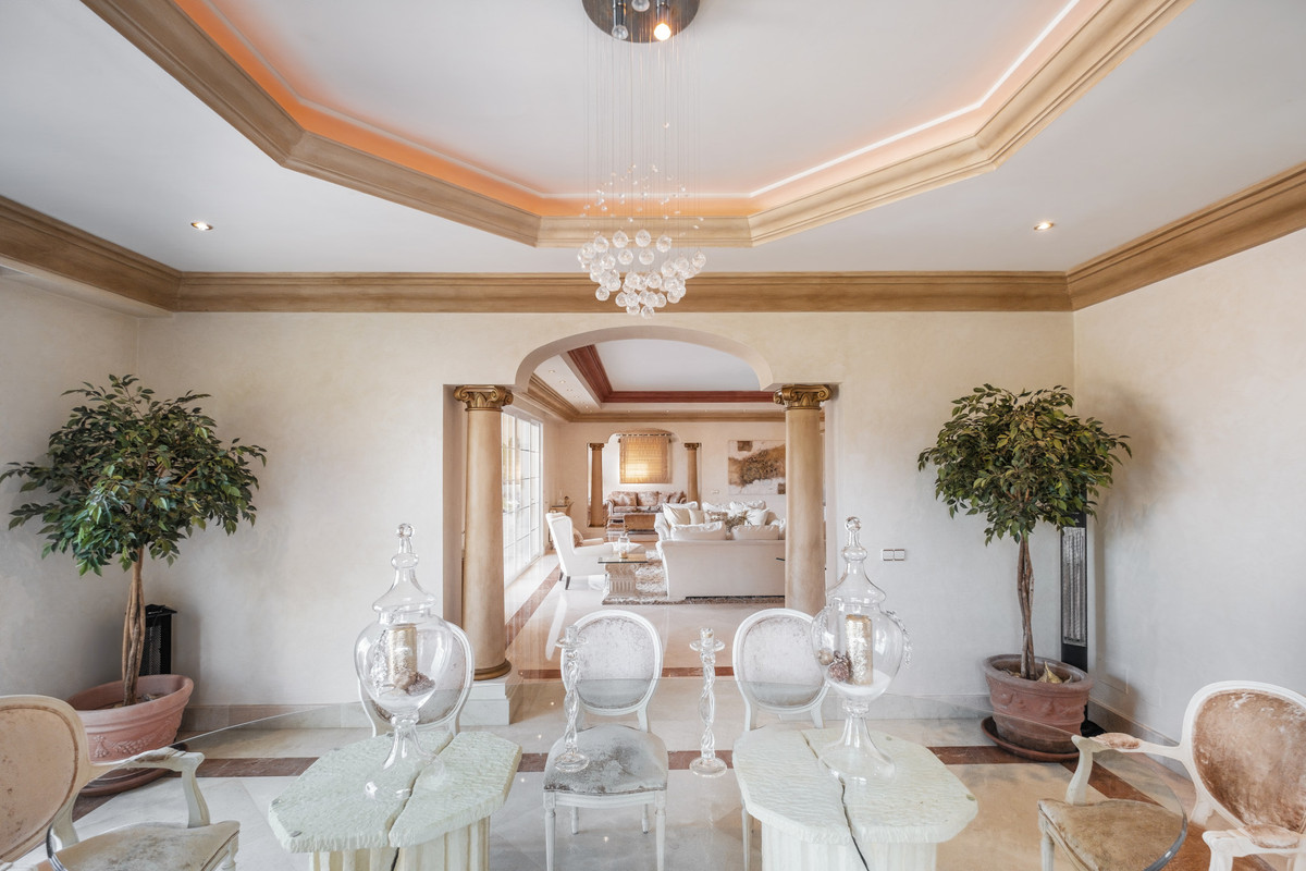 5 Bed Townhouse for sale in Benahavís Costa Del Sol, Málaga, Spain