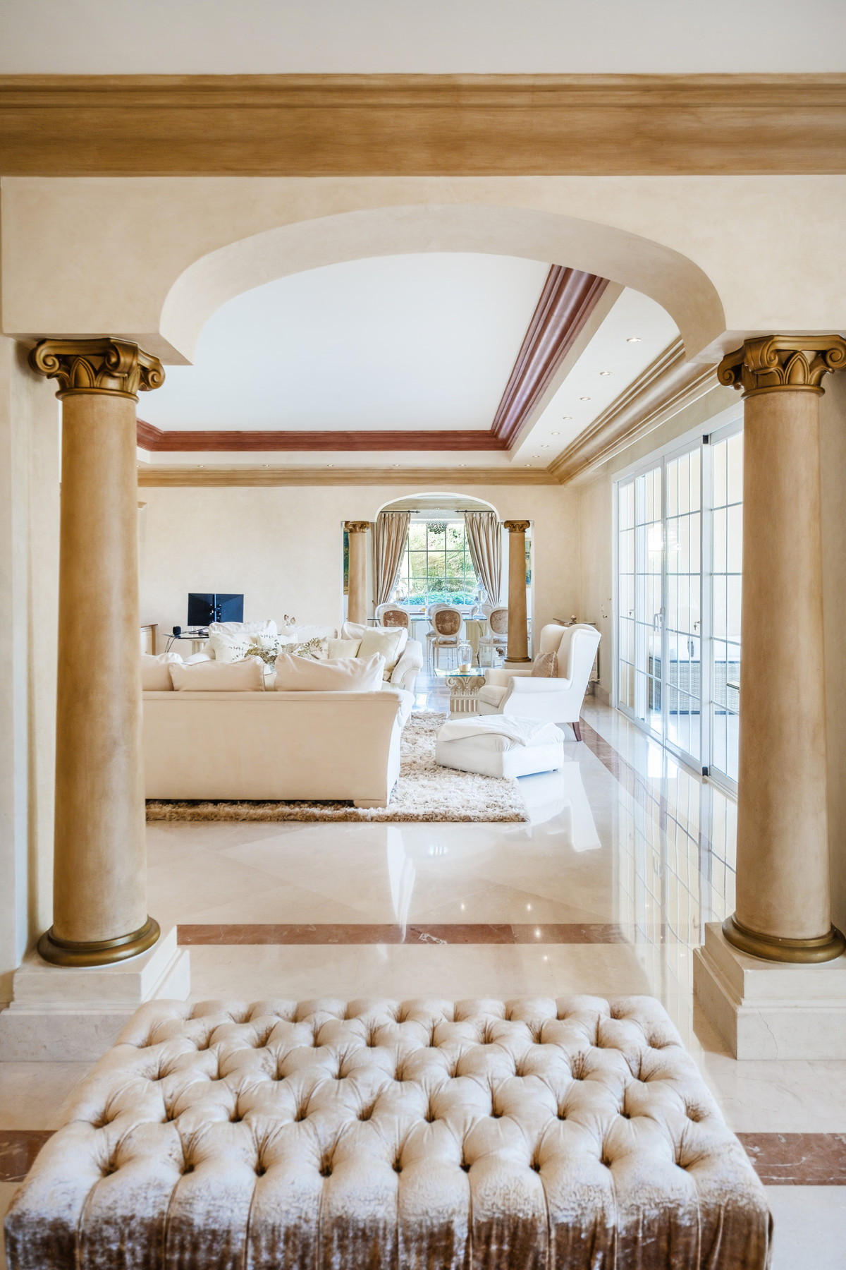 5 Bed Townhouse for sale in Benahavís Costa Del Sol, Málaga, Spain