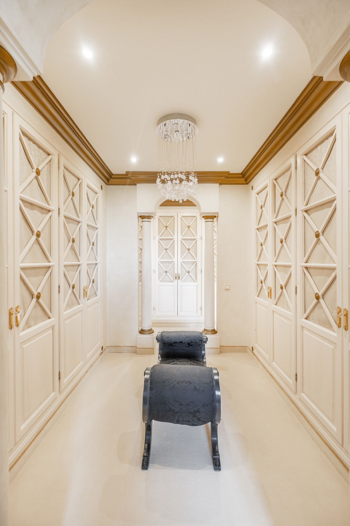 5 Bed Townhouse for sale in Benahavís Costa Del Sol, Málaga, Spain