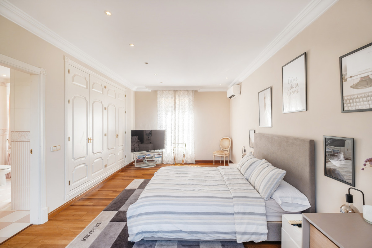 5 Bed Townhouse for sale in Benahavís Costa Del Sol, Málaga, Spain
