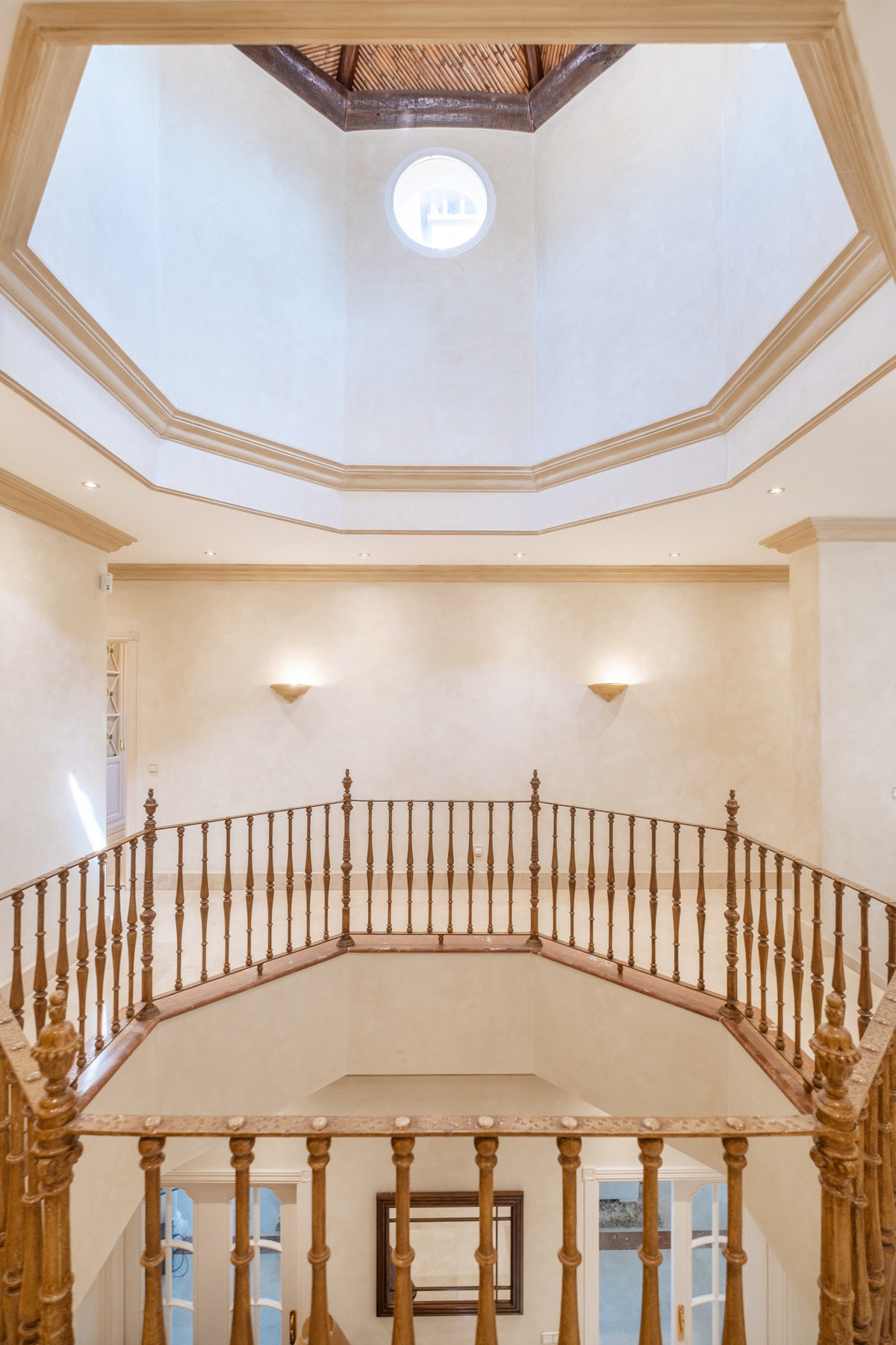 5 Bed Townhouse for sale in Benahavís Costa Del Sol, Málaga, Spain
