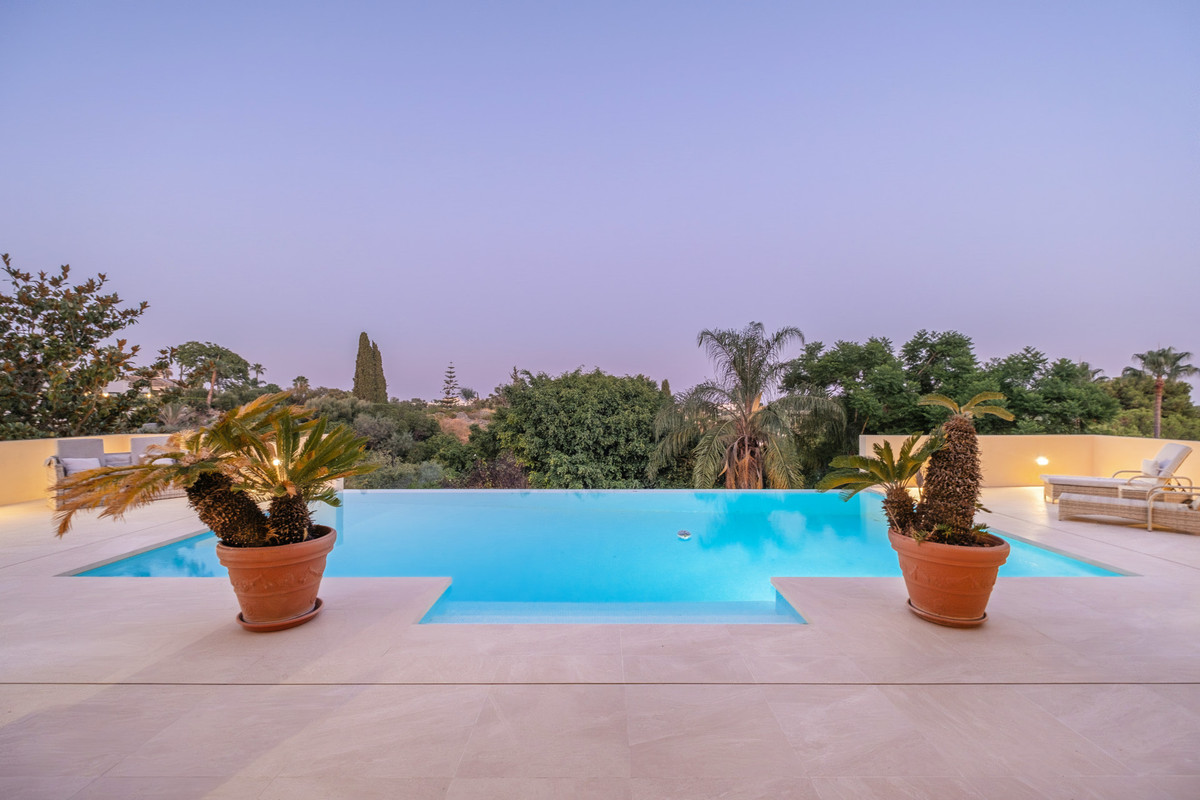 5 Bed Townhouse for sale in Benahavís Costa Del Sol, Málaga, Spain