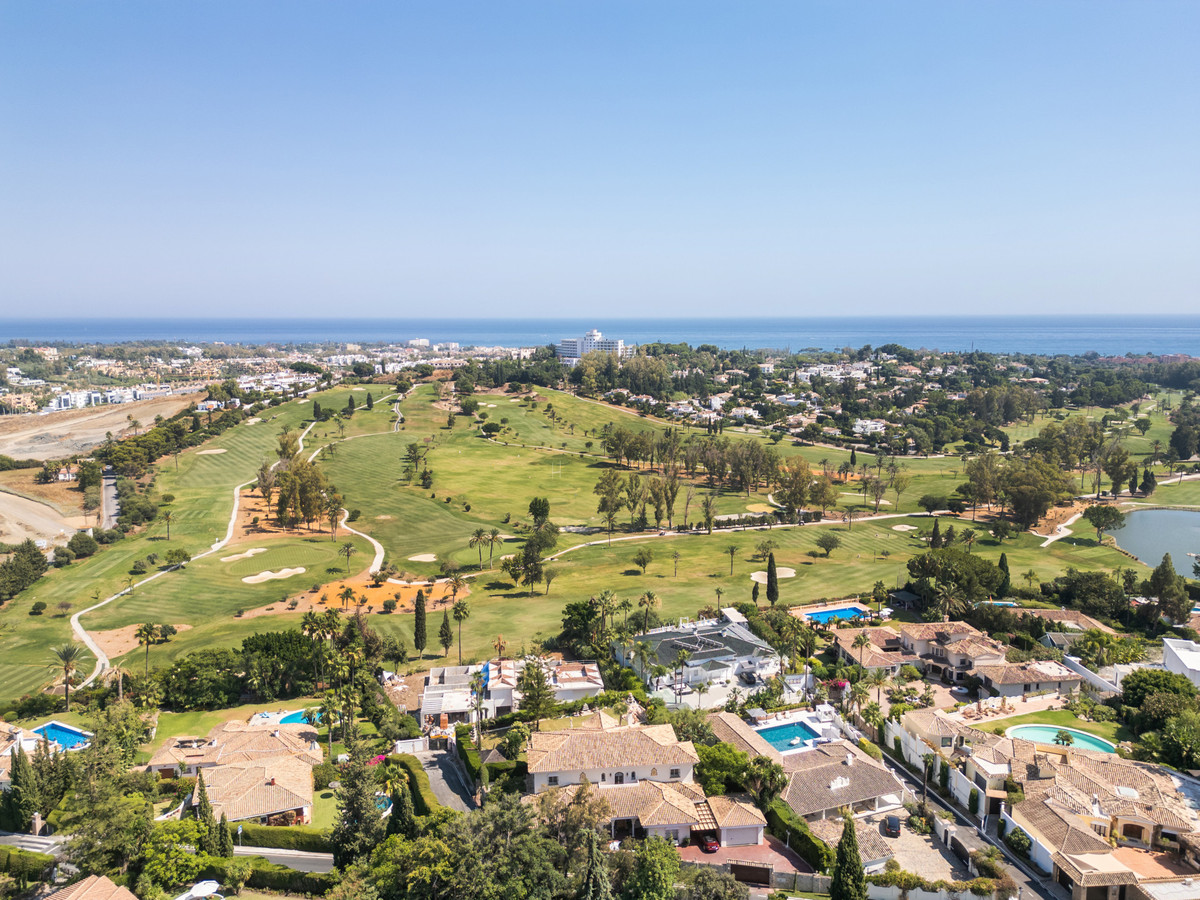 5 Bed Townhouse for sale in Benahavís Costa Del Sol, Málaga, Spain