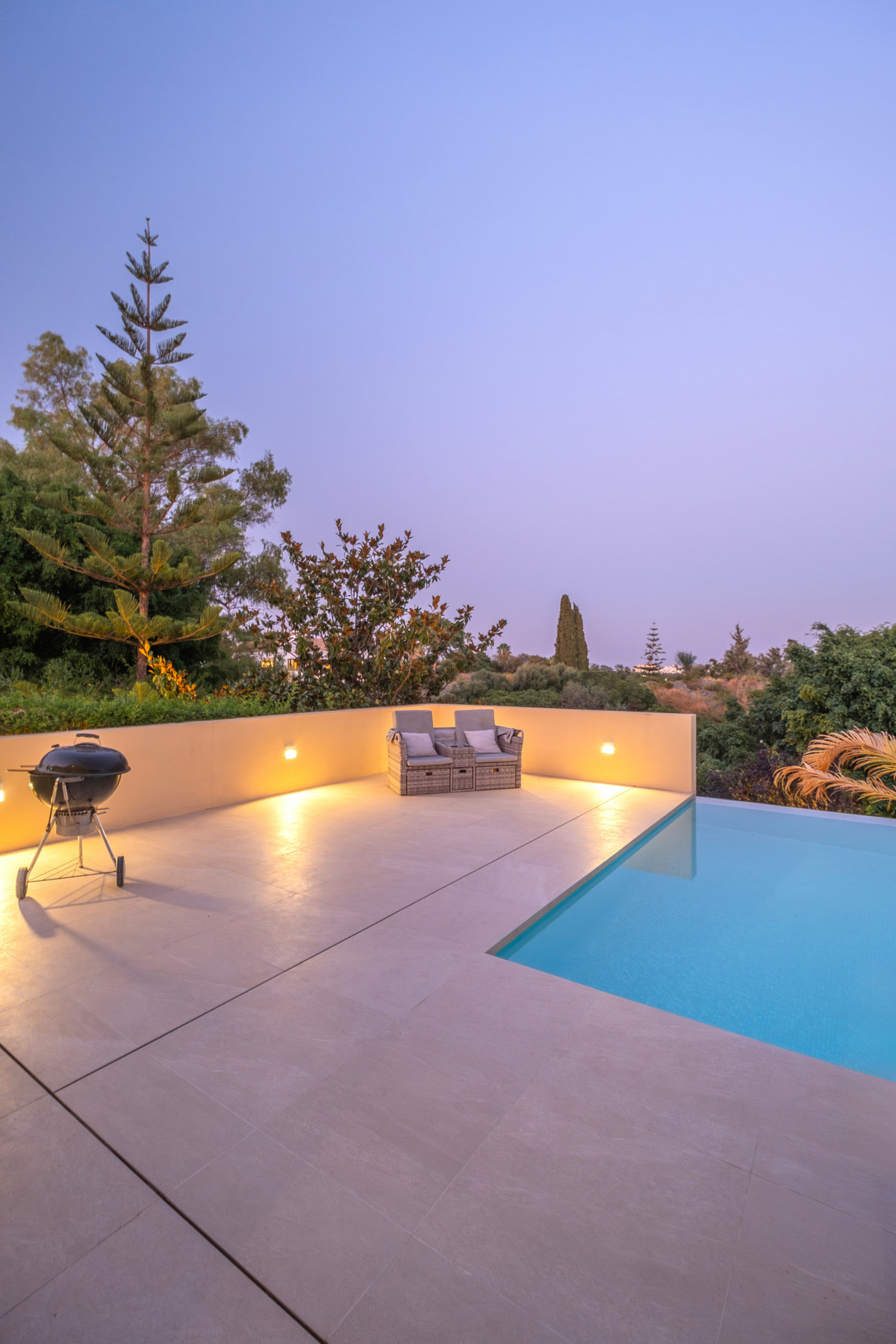 5 Bed Townhouse for sale in Benahavís Costa Del Sol, Málaga, Spain