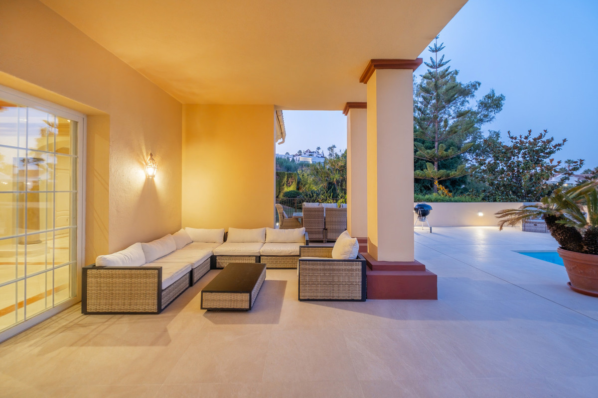 5 Bed Townhouse for sale in Benahavís Costa Del Sol, Málaga, Spain