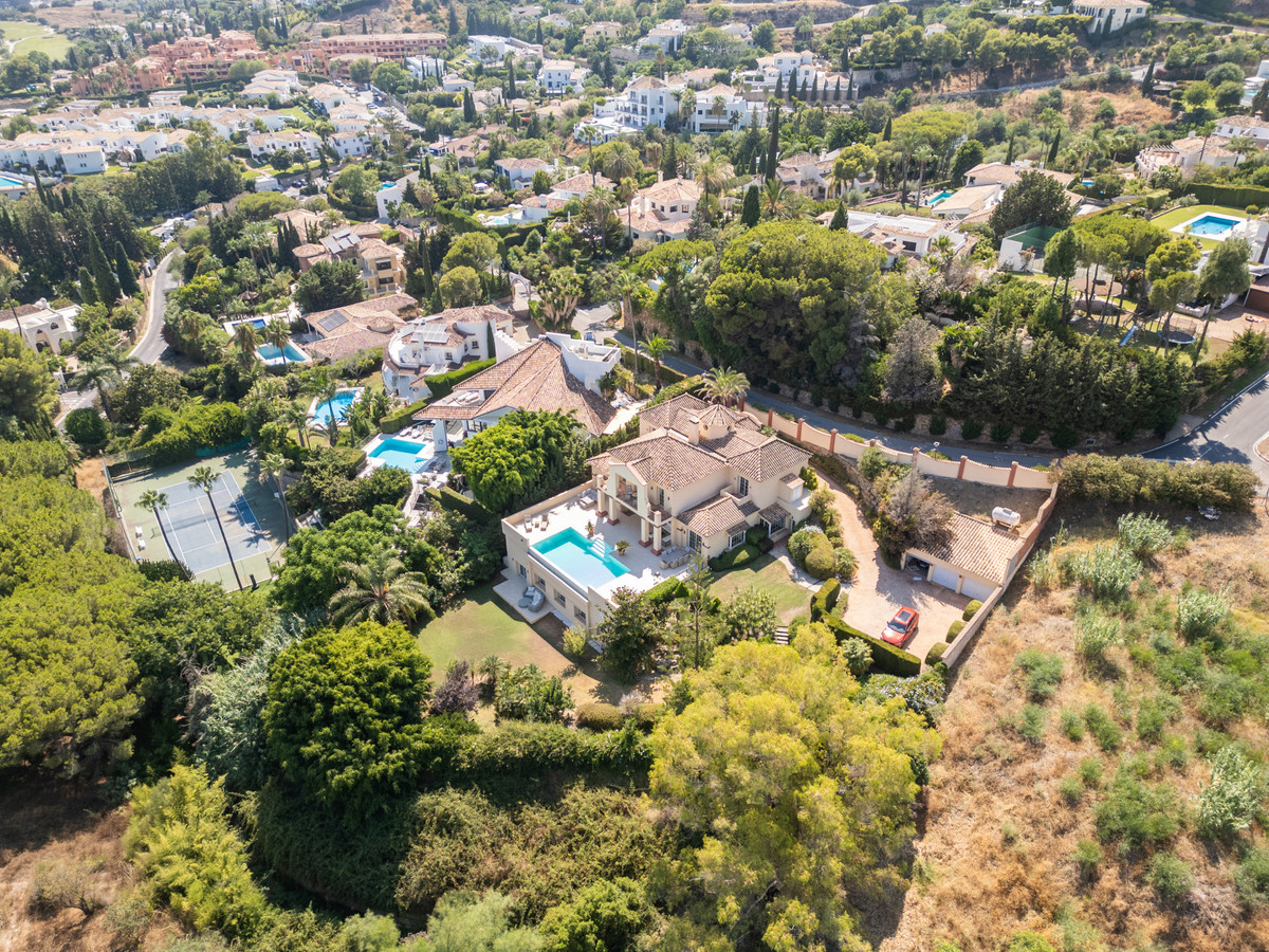 5 Bed Townhouse for sale in Benahavís Costa Del Sol, Málaga, Spain