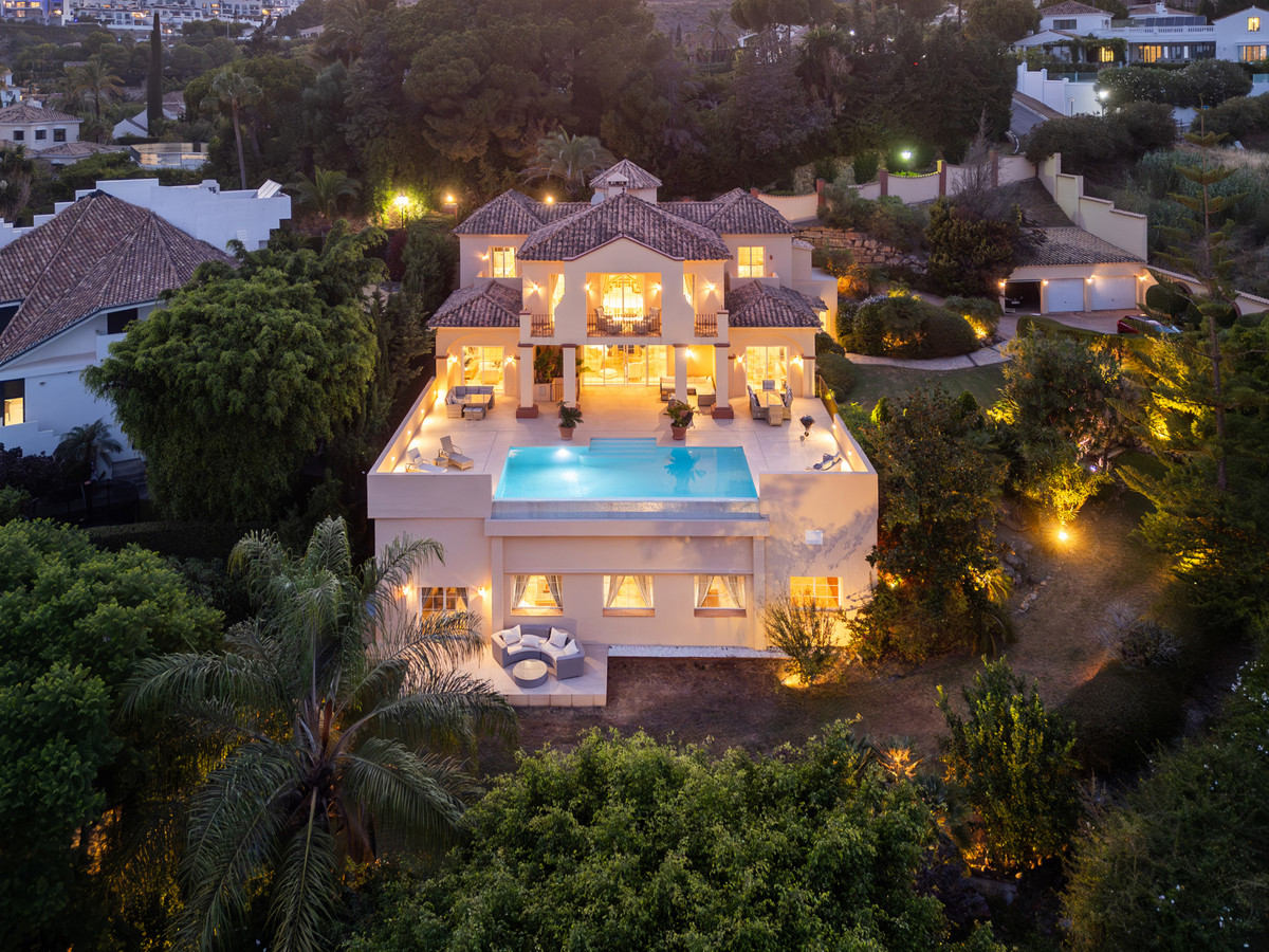 5 Bed Townhouse for sale in Benahavís Costa Del Sol, Málaga, Spain