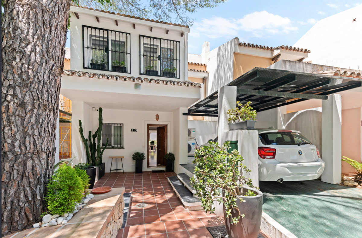 4 Bed Townhouse for sale in La Quinta Costa Del Sol, Málaga, Spain