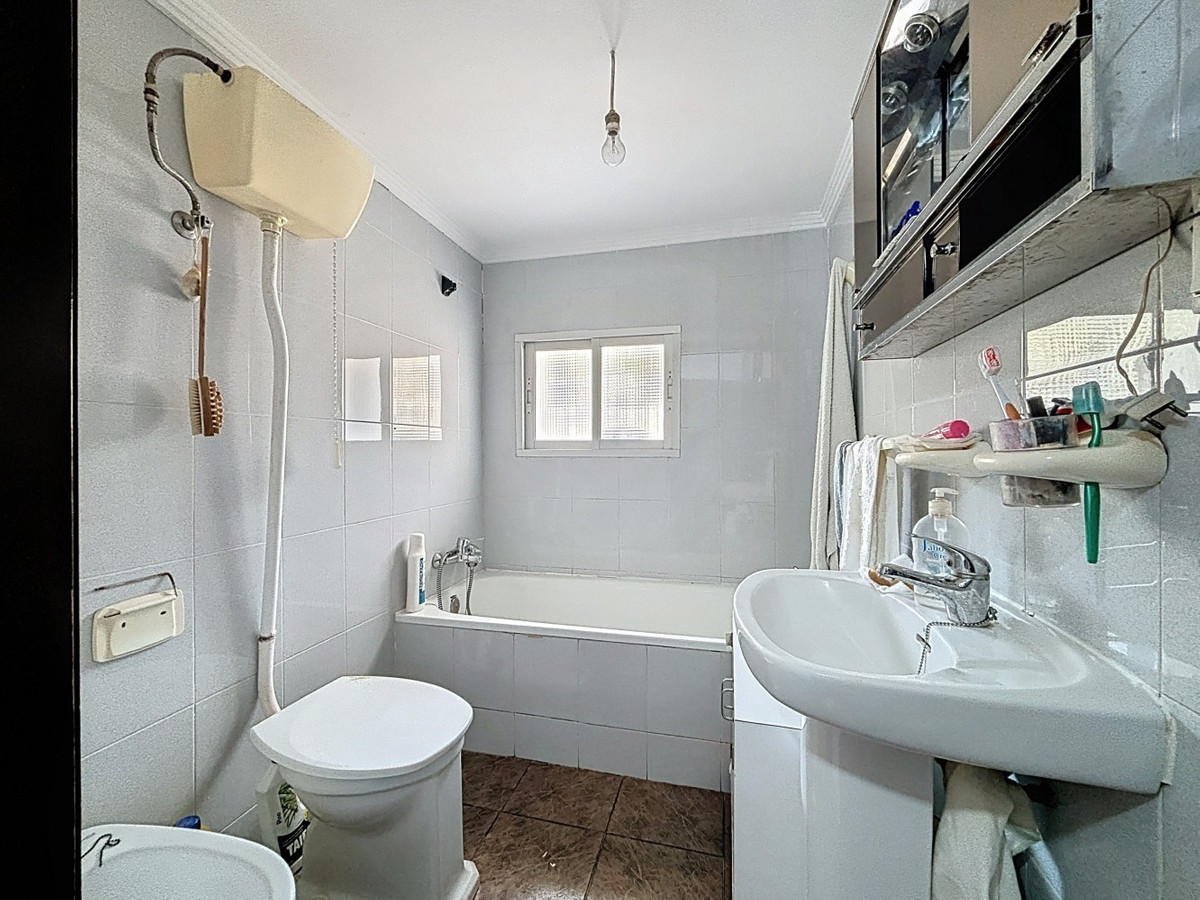 Se vende Pareada de 4 dormitorios en Costa Del Sol East, Málaga, España