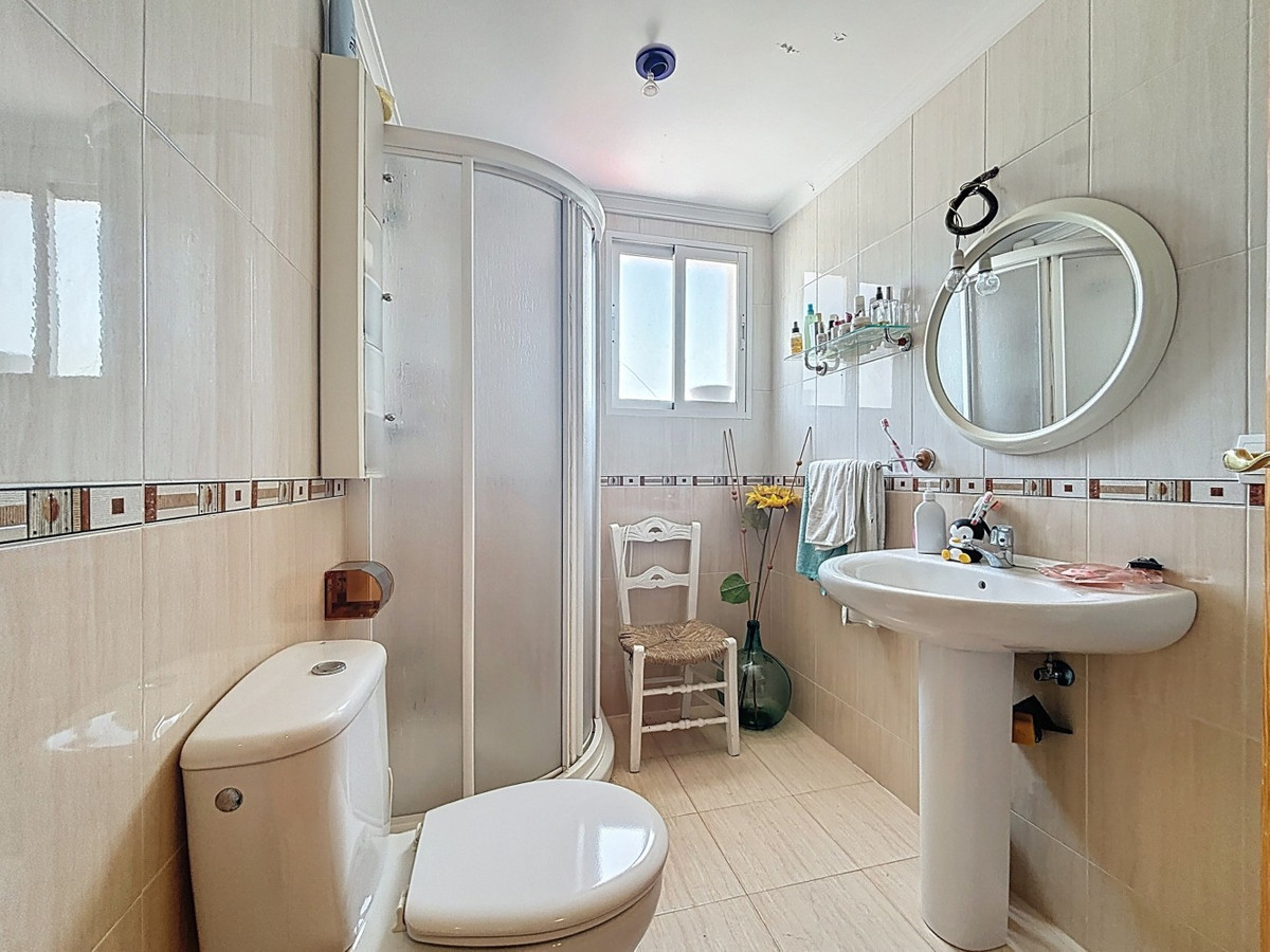 Se vende Pareada de 4 dormitorios en Costa Del Sol East, Málaga, España