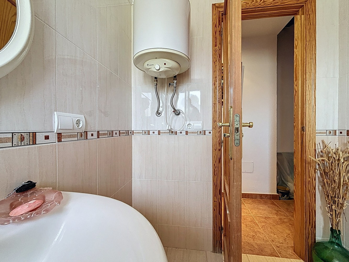 Se vende Pareada de 4 dormitorios en Costa Del Sol East, Málaga, España