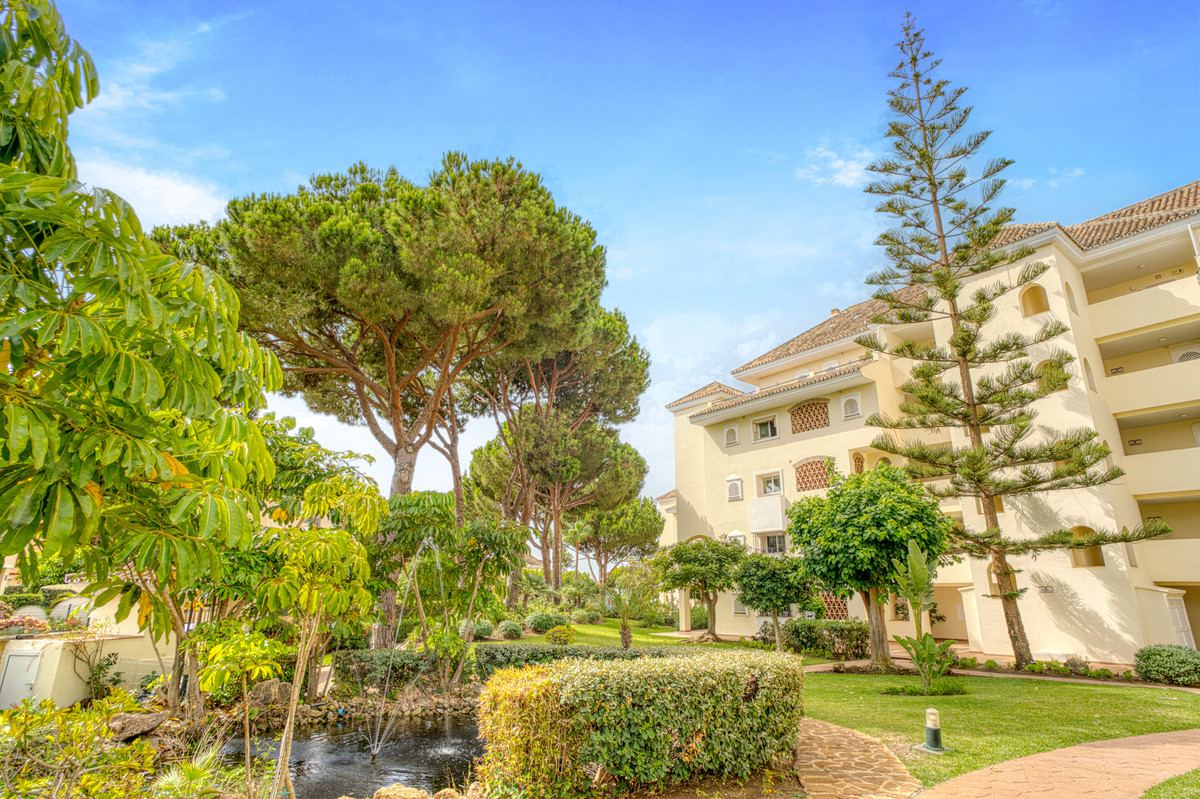2 Bed Apartment for sale in Elviria Costa Del Sol, Málaga, Spain