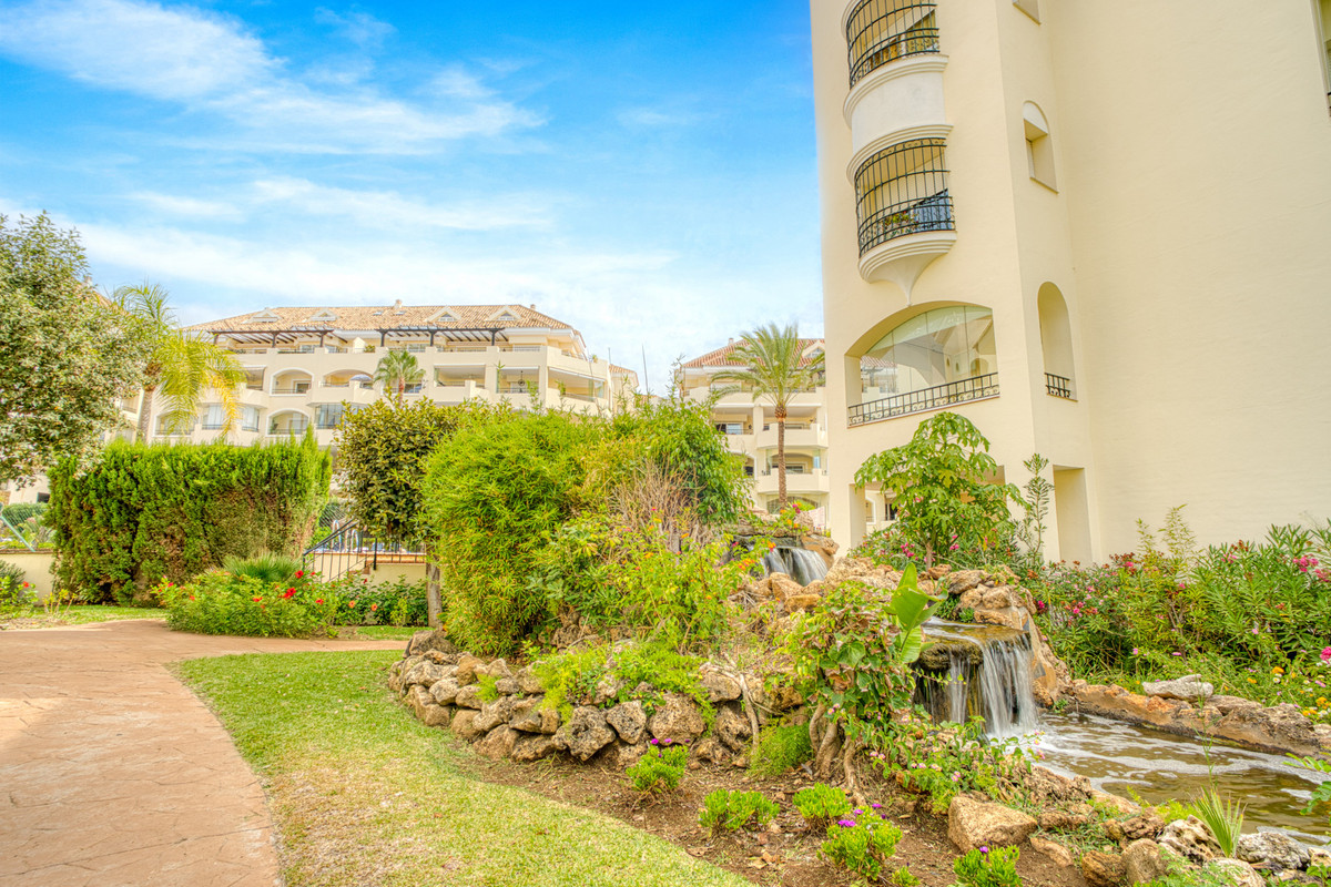 2 Bed Apartment for sale in Elviria Costa Del Sol, Málaga, Spain
