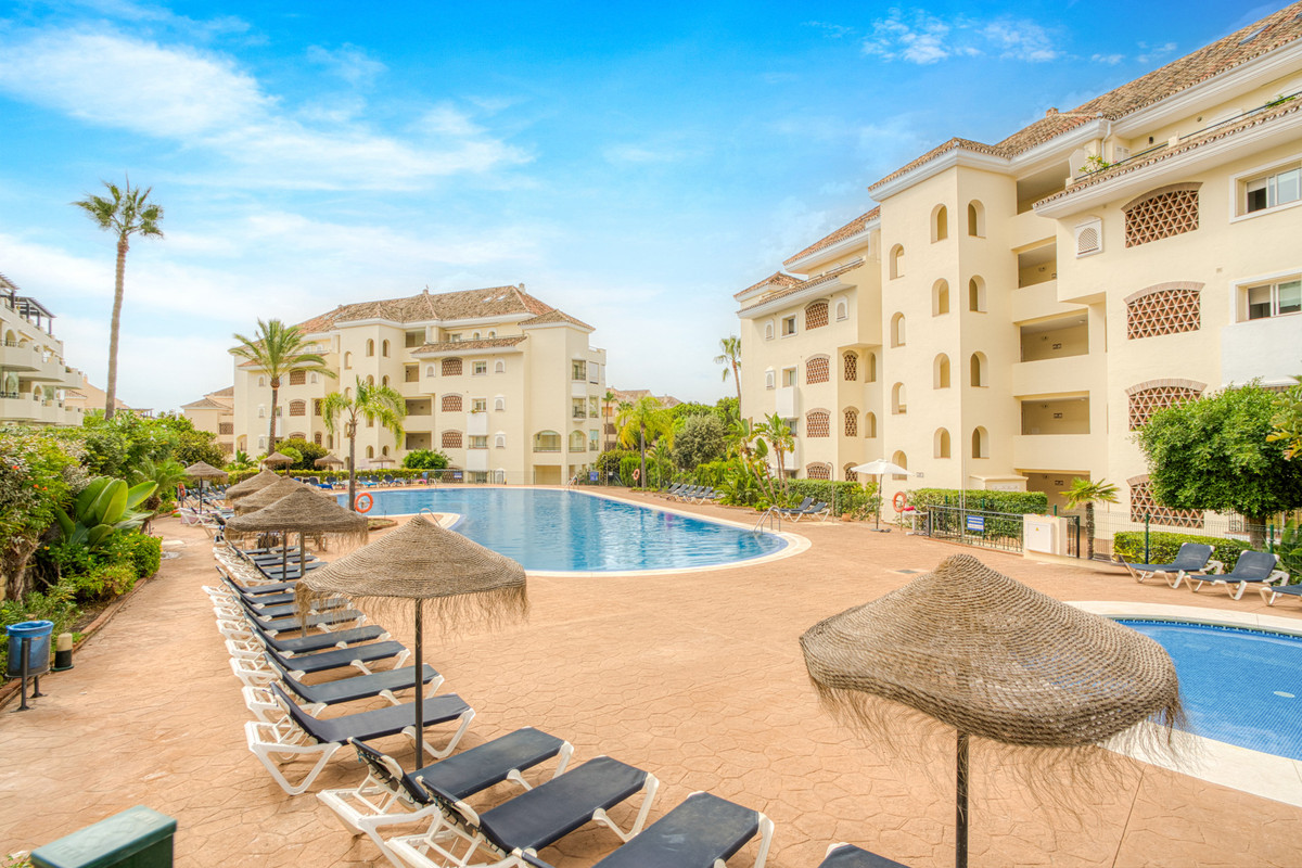2 Bed Apartment for sale in Elviria Costa Del Sol, Málaga, Spain