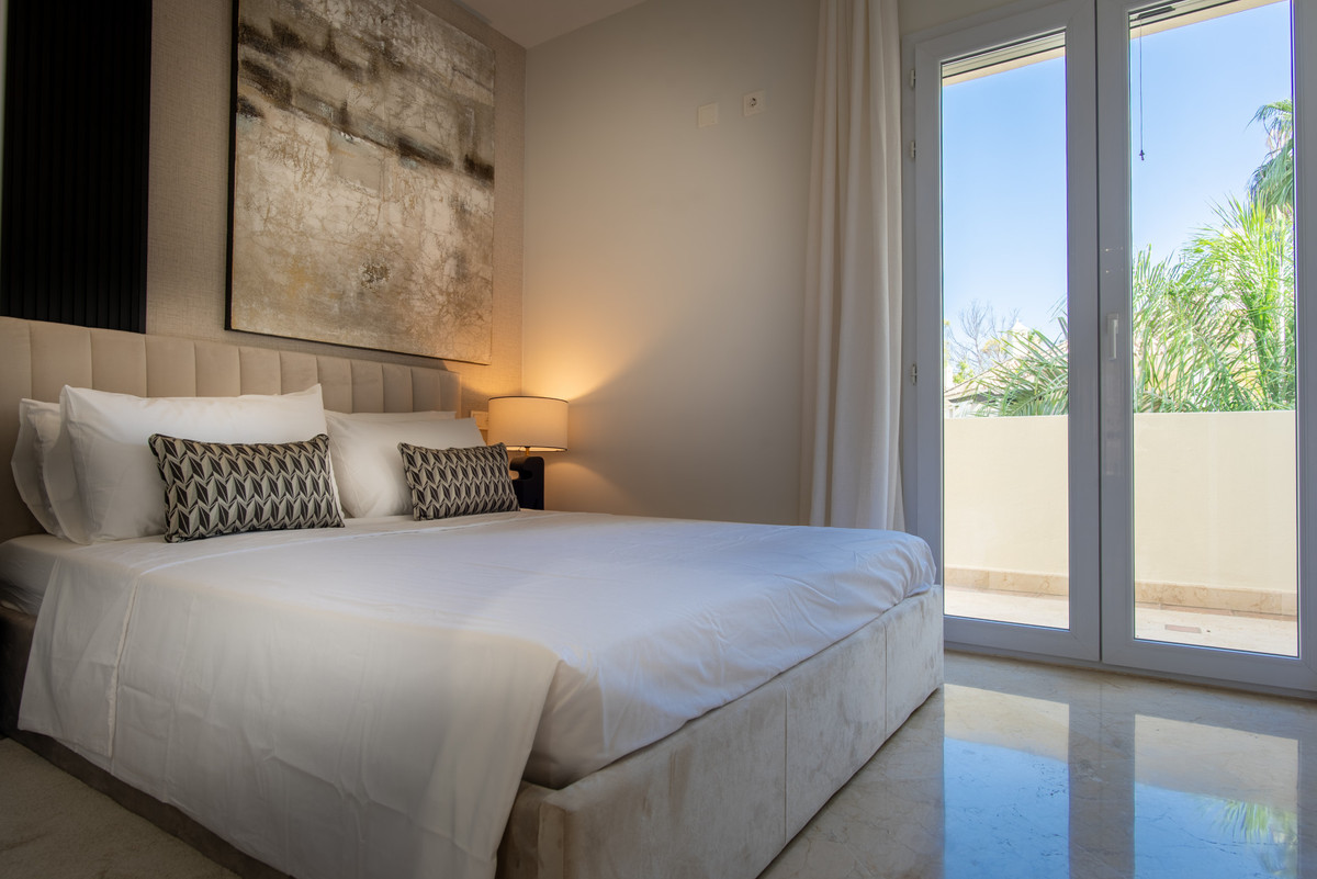 3 Bed Apartment for sale in Nueva Andalucía Costa Del Sol, Málaga, Spain