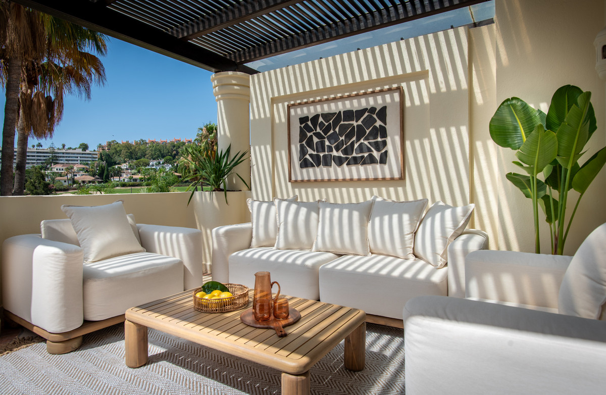 3 Bed Apartment for sale in Nueva Andalucía Costa Del Sol, Málaga, Spain