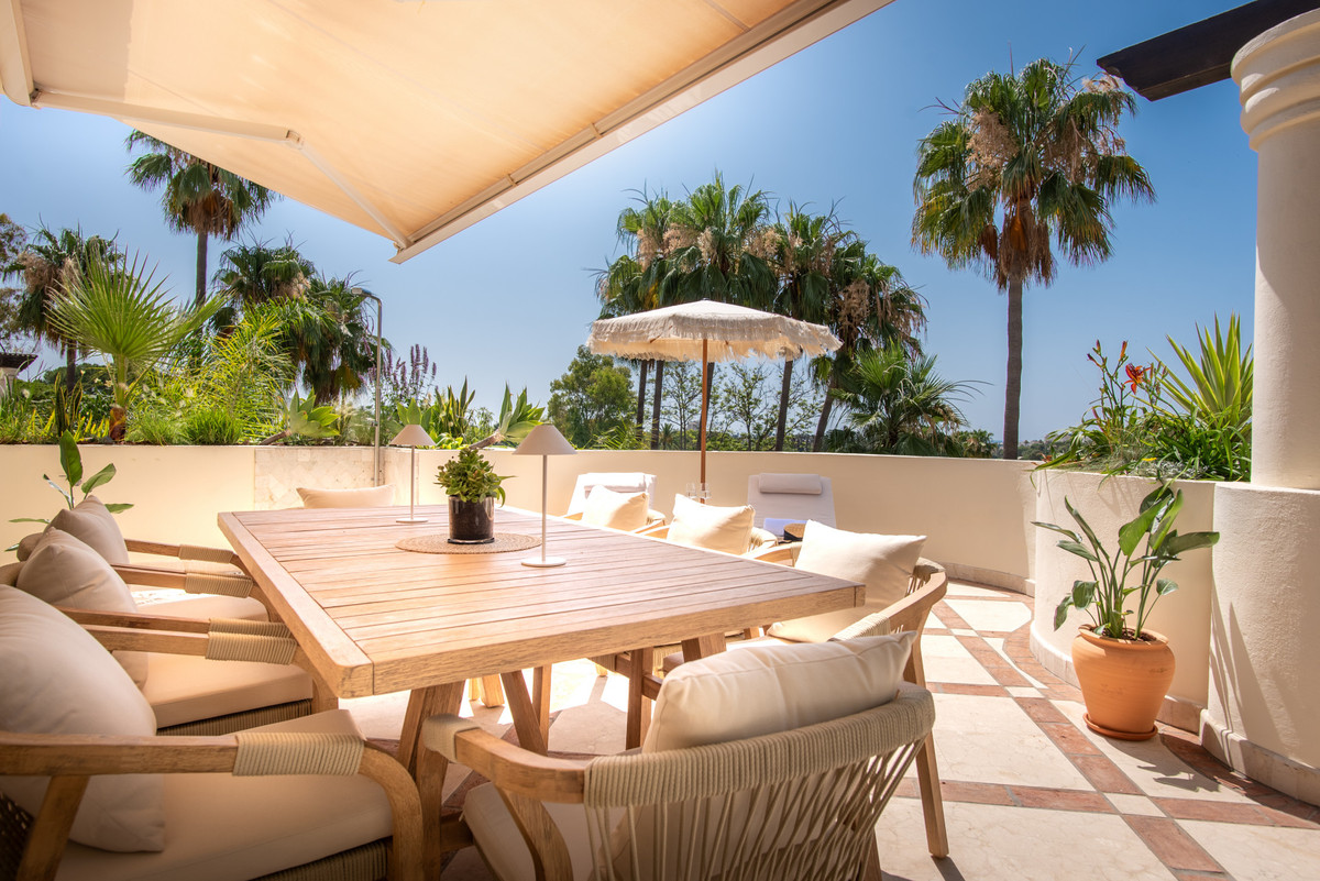 3 Bed Apartment for sale in Nueva Andalucía Costa Del Sol, Málaga, Spain