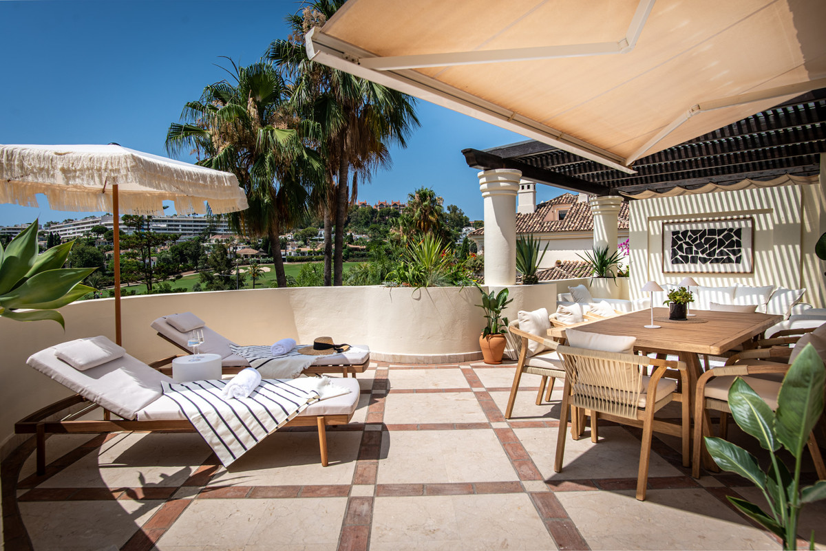 3 Bed Apartment for sale in Nueva Andalucía Costa Del Sol, Málaga, Spain