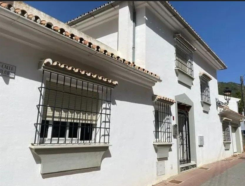 5 Bed Townhouse for sale in Ojén Costa Del Sol, Málaga, Spain