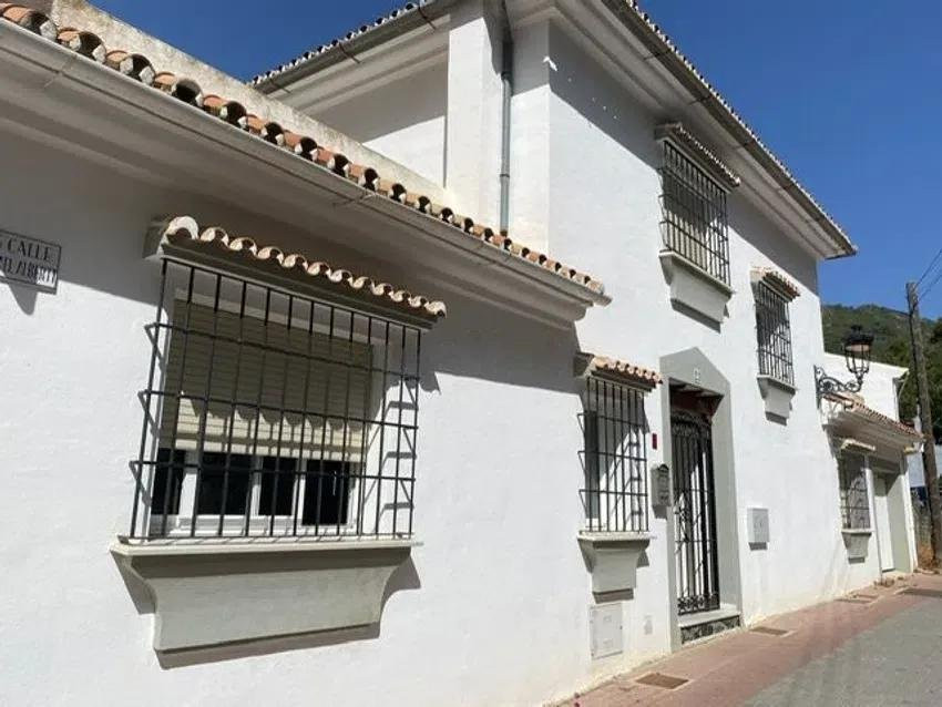 5 Bed Townhouse for sale in Ojén Costa Del Sol, Málaga, Spain